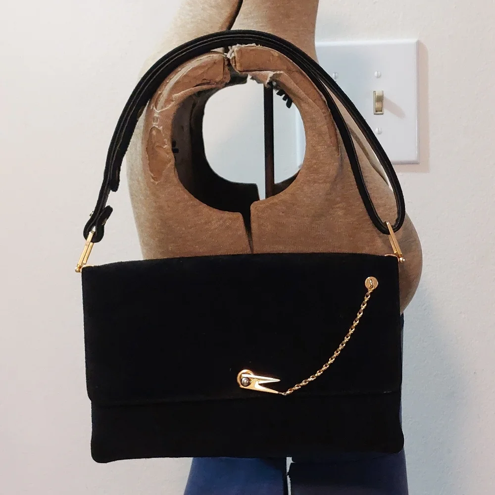 Vintage Black Shoulder Bag with Gold Chain Accent - Picture 3 of 11